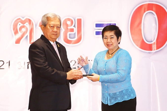 วิริยะประกันภัย รับโล่ขอบคุณ ร่วมใจลดอุบัติเหตุ "ปีใหม่ ตายเป็นศูนย์"