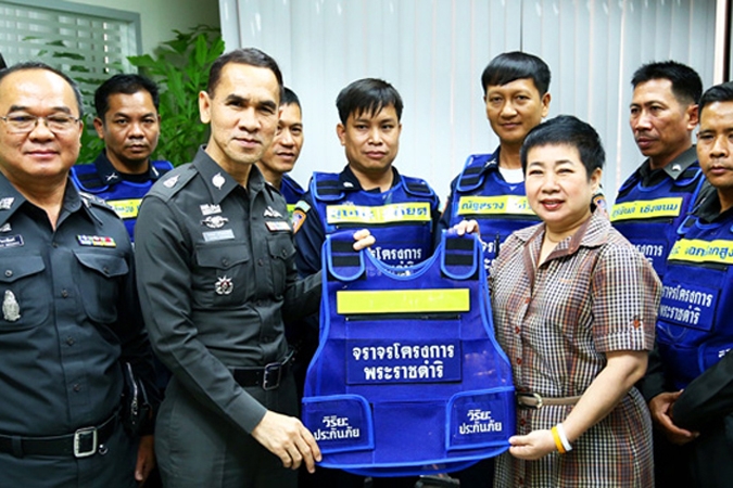 วิริยะประกันภัย สนับสนุนตำรวจจราจรในโครงการพระราชดำริ