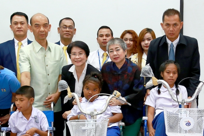 วิริยะประกันภัย ร่วมส่งมอบอุปกรณ์การแพทย์ช่วยเหลือเด็กพิการ