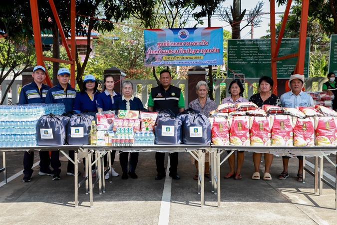 วิริยะประกันภัย มอบถุงยังชีพบรรเทาทุกข์ผู้ประสบภัยน้ำท่วม ในพื้นที่ ต.กระแชง อ.สามโคก จ.ปทุมธานี