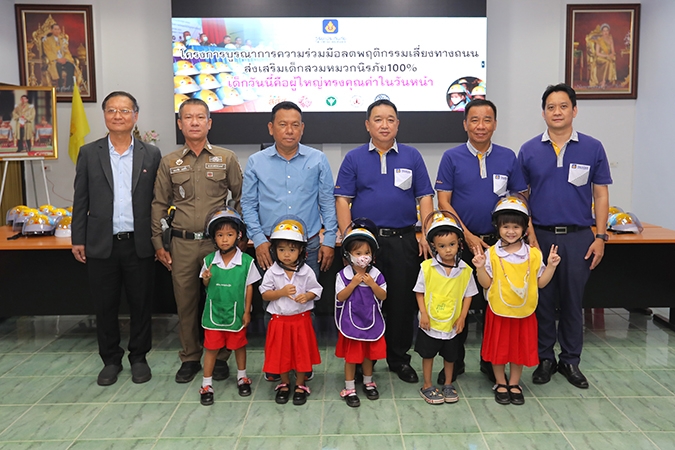 วิริยะประกันภัย ร่วมกับ มูลนิธิเมาไม่ขับ  รณรงค์เด็กเล็กสวมหมวกนิรภัย 100% จ.นครสวรรค์