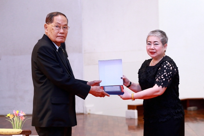 วิริยะประกันภัย รับโล่ผู้มีอุปการคุณ สนับสนุนทุนการศึกษาทางวิทยาศาสตร์ ประจำปี 2559