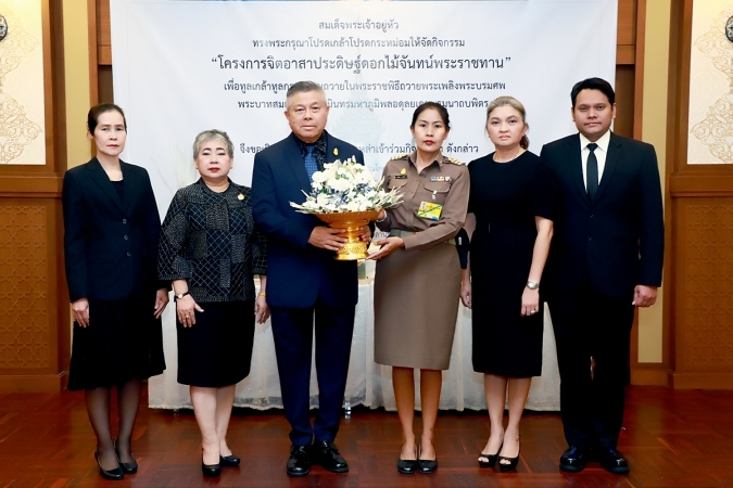 วิริยะประกันภัย ร่วมมอบดอกไม้จันทน์ ตาม “โครงการจิตอาสาประดิษฐ์ดอกไม้จันทน์พระราชทาน”