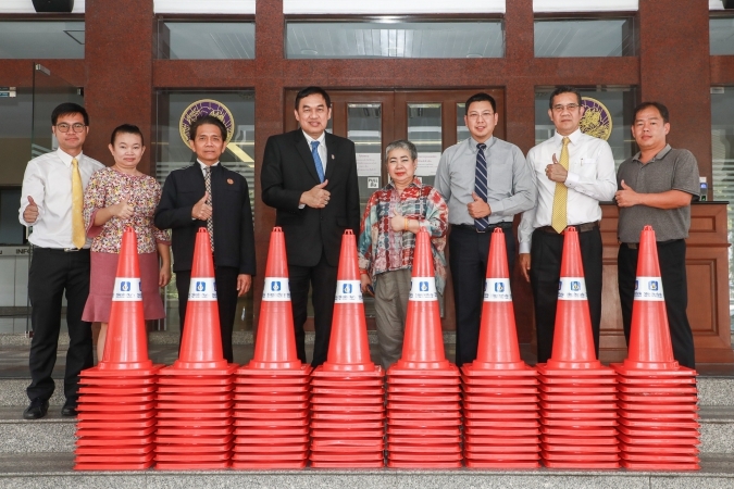 วิริยะประกันภัย สนับสนุนกรวยยาง จัดระเบียบจราจรในกรมการขนส่งทางบก