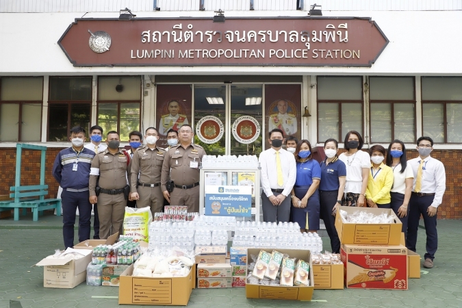 วิริยะประกันภัยสนับสนุน สน.ลุมพินีบริจาคเครื่องบริโภคใส่ "ตู้ปันสุข ปันน้ำใจ"